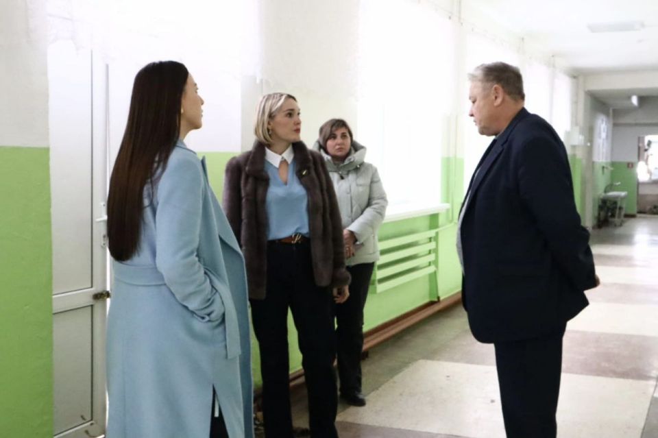 Глава администрации Джанкойского района Инна Федоренко совместно с помощником Главы Республики Крым Лилей Веджатовой с рабочим визитом посетила образовательные учреждения района Глава администрации Джанкойского района Инна Федоренко совместно с помощником Главы Республики Крым Лилей Веджатовой с рабочим визитом посетила образовательные учреждения района