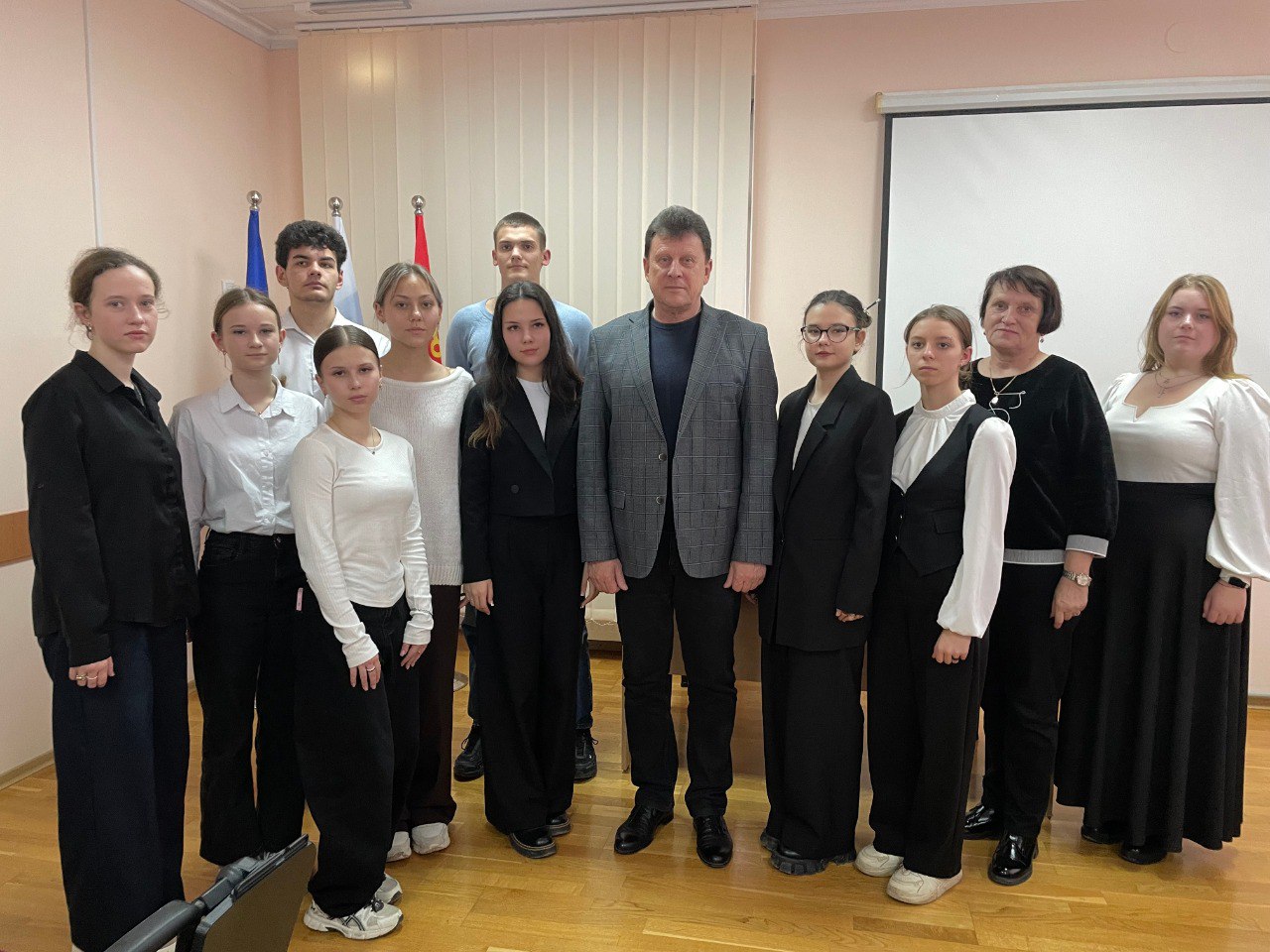 Василий Телиженко: Вчера состоялась важная встреча - пообщался с новым составом ученического самоуправления наших школ Василий Телиженко: Вчера состоялась важная встреча - пообщался с новым составом ученического самоуправления наших школ