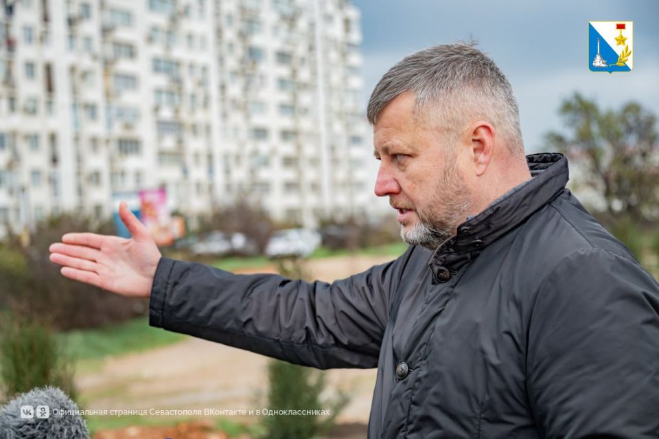 Обсудили с жителями Античного проспекта пешеходную сеть Обсудили с жителями Античного проспекта пешеходную сеть