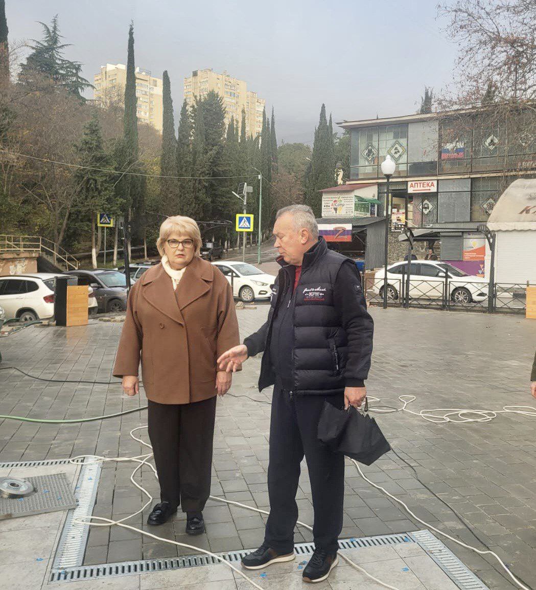 Галина Огнёва: Сегодня с рабочей поездкой посетила Партенит, Лучистое и Нижнюю Кутузовку, где оценила ход работ по благоустройству общественных пространств Галина Огнёва: Сегодня с рабочей поездкой посетила Партенит, Лучистое и Нижнюю Кутузовку, где оценила ход работ по благоустройству общественных пространств