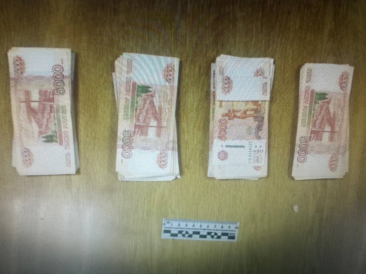 В Алуште пресечена мошенническая схема: задержаны двое курьеров с крупной суммой денег В Алуште пресечена мошенническая схема: задержаны двое курьеров с крупной суммой денег