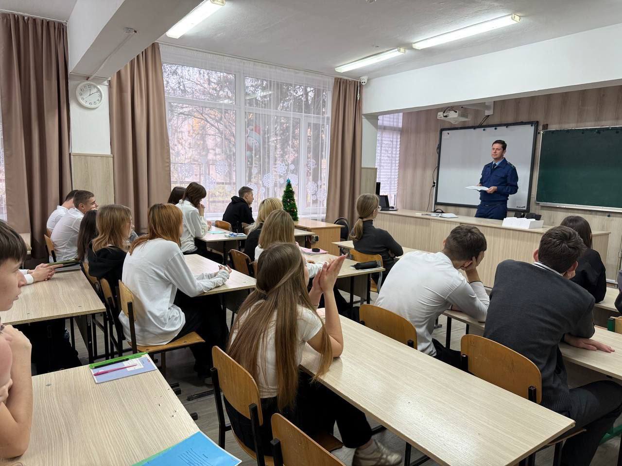 В Судаке прокуратура провела для школьников познавательную викторину В Судаке прокуратура провела для школьников познавательную викторину