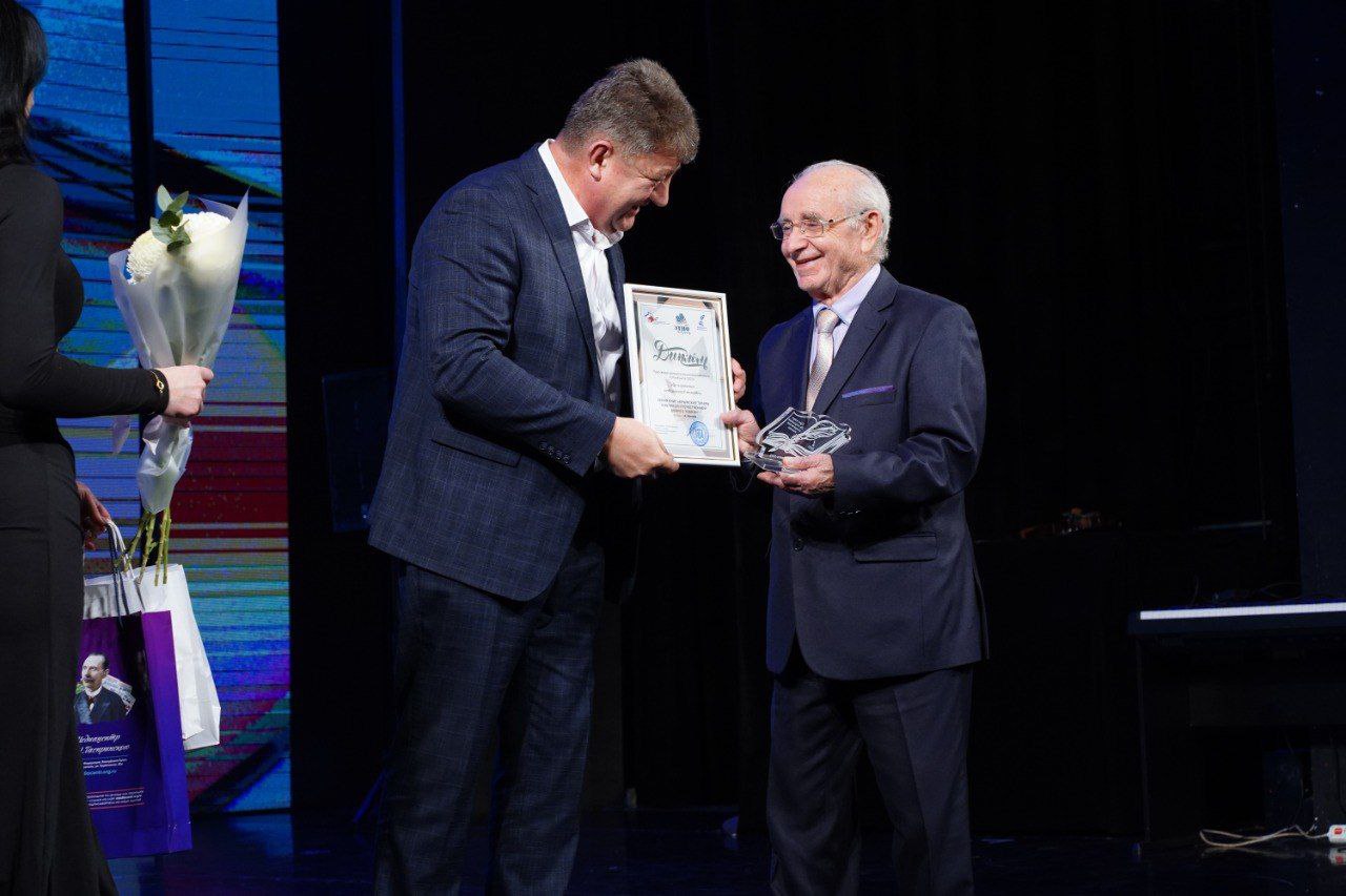 «ЭтноКнига-2025»: масштабный конкурс на лучшую этническую книгу Крыма завершился ярким гала-концертом «ЭтноКнига-2025»: масштабный конкурс на лучшую этническую книгу Крыма завершился ярким гала-концертом