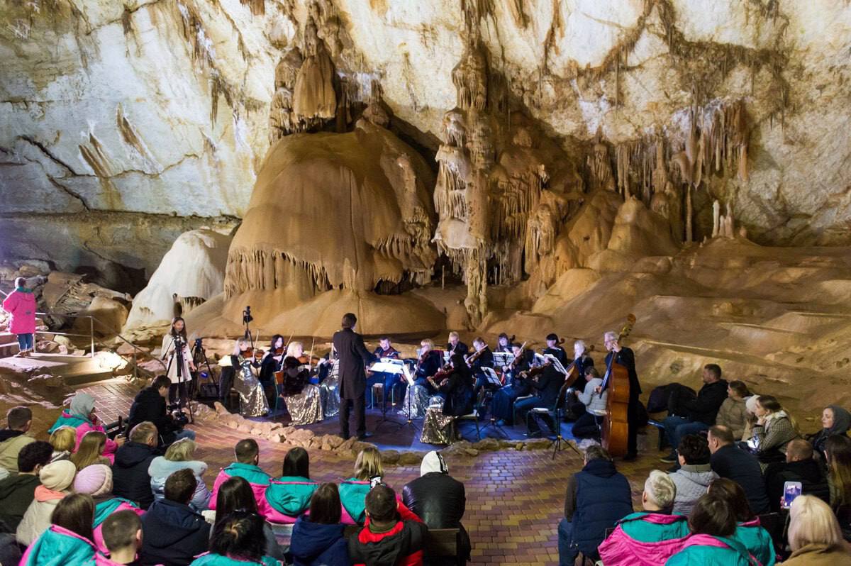 Роман Насонов: Чатыр-Даг, величественная «гора-шатёр», гордо возвышается в сердце Крымского полуострова Роман Насонов: Чатыр-Даг, величественная «гора-шатёр», гордо возвышается в сердце Крымского полуострова
