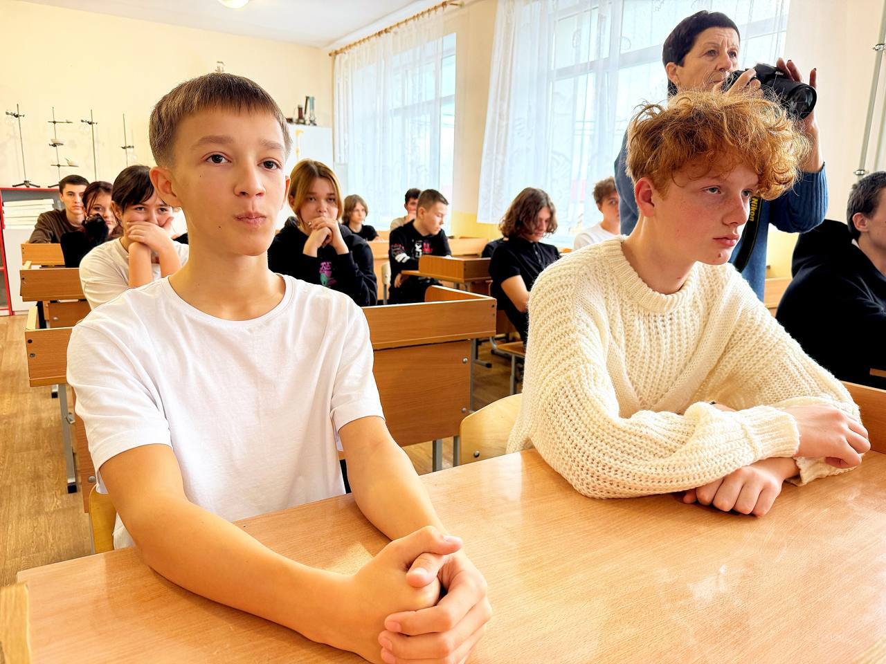 Депутат Жанна Хуторенко рассказала школьникам о Конституции России Депутат Жанна Хуторенко рассказала школьникам о Конституции России