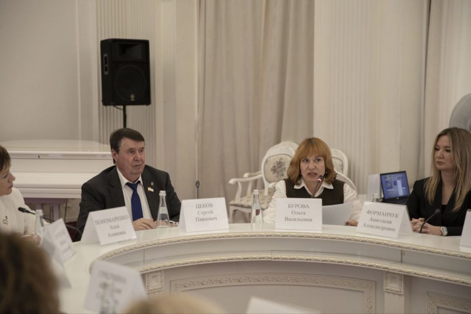 В Ливадийском дворце-музее состоялось традиционное заседание зимней сессии Ливадийского клуба В Ливадийском дворце-музее состоялось традиционное заседание зимней сессии Ливадийского клуба