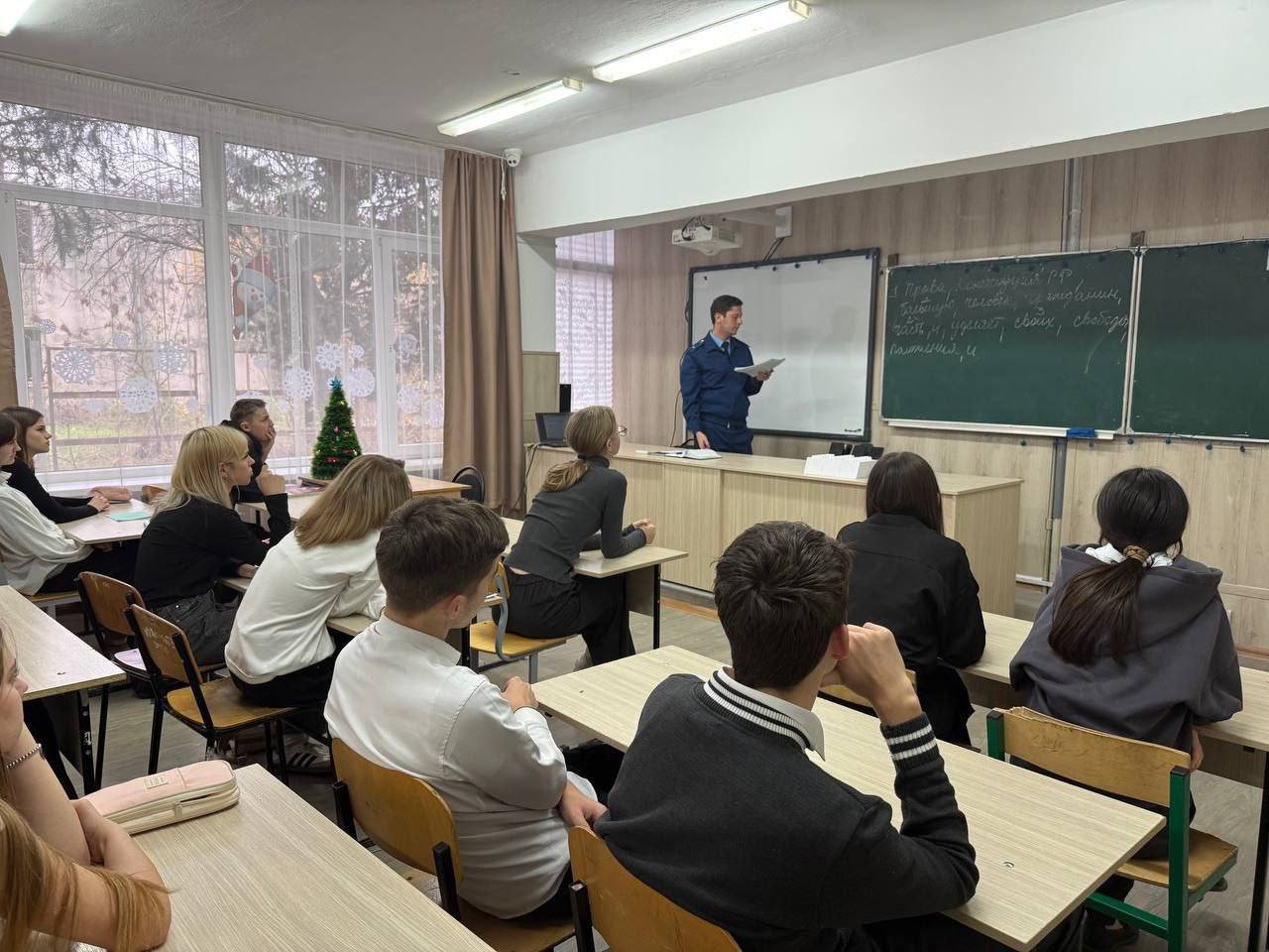 В Судаке прокуратура провела для школьников познавательную викторину В Судаке прокуратура провела для школьников познавательную викторину