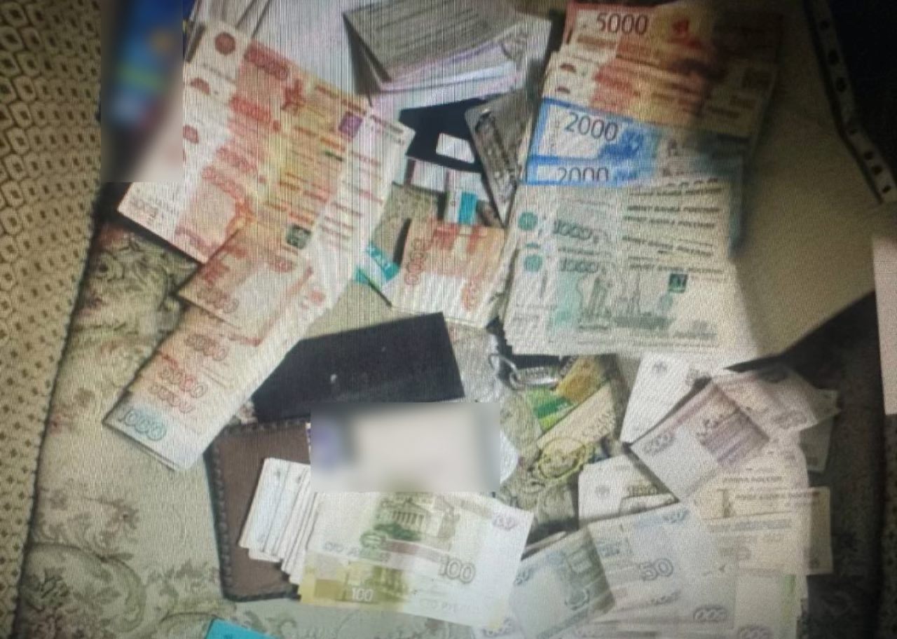 В Алуште пресечена мошенническая схема: задержаны двое курьеров с крупной суммой денег В Алуште пресечена мошенническая схема: задержаны двое курьеров с крупной суммой денег