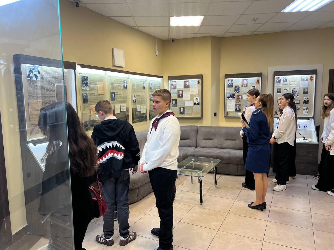 В Ялте для школьников проведена экскурсия в музей истории прокуратуры города В Ялте для школьников проведена экскурсия в музей истории прокуратуры города