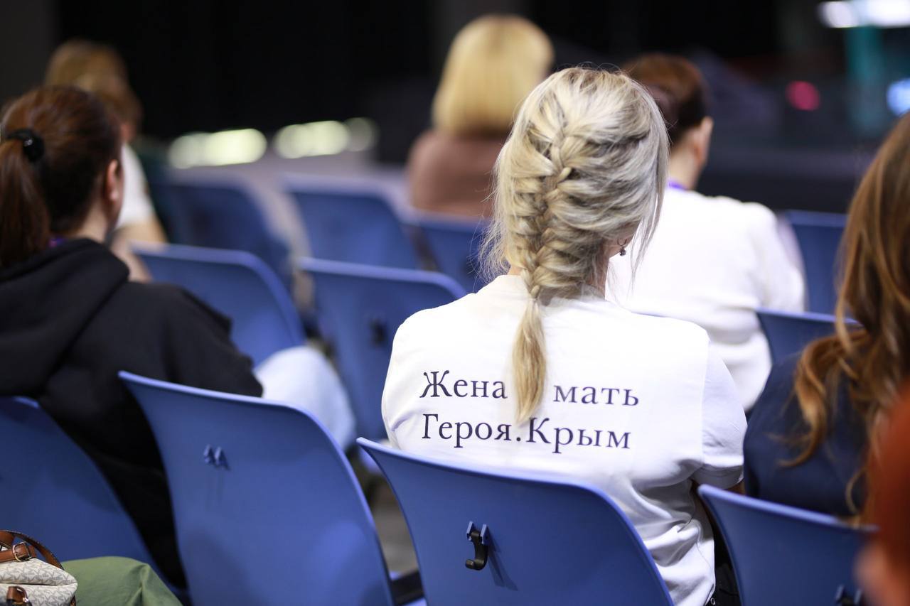 Альберт Куршутов: Вчера на площадке межрегионального Конгресса матерей и жён участников специальной военной операции «Берегиня» обсудили вопросы поддержки семей наших защитников, патриотического воспитания подрастающего... Альберт Куршутов: Вчера на площадке межрегионального Конгресса матерей и жён участников специальной военной операции «Берегиня» обсудили вопросы поддержки семей наших защитников, патриотического воспитания подрастающего...