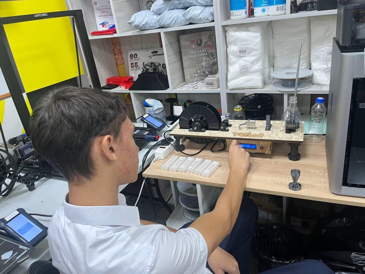 При поддержке Росмолодёжь.Гранты реализован «Обучающее-полезный практикум «Пластик Победы», в рамках которого прошли мастер-классы по переработке пластиковых бутылок! При поддержке Росмолодёжь.Гранты реализован «Обучающее-полезный практикум «Пластик Победы», в рамках которого прошли мастер-классы по переработке пластиковых бутылок!