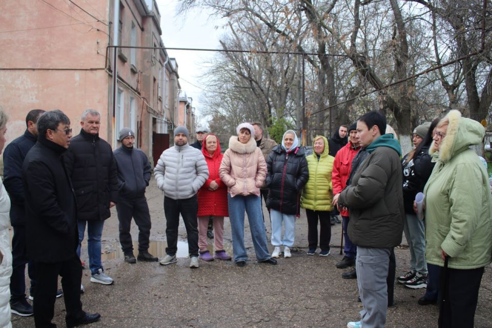 Владимир Ким: Сегодня с коллегами провели встречу с жильцами многоквартирных домов на улице Геологической Владимир Ким: Сегодня с коллегами провели встречу с жильцами многоквартирных домов на улице Геологической