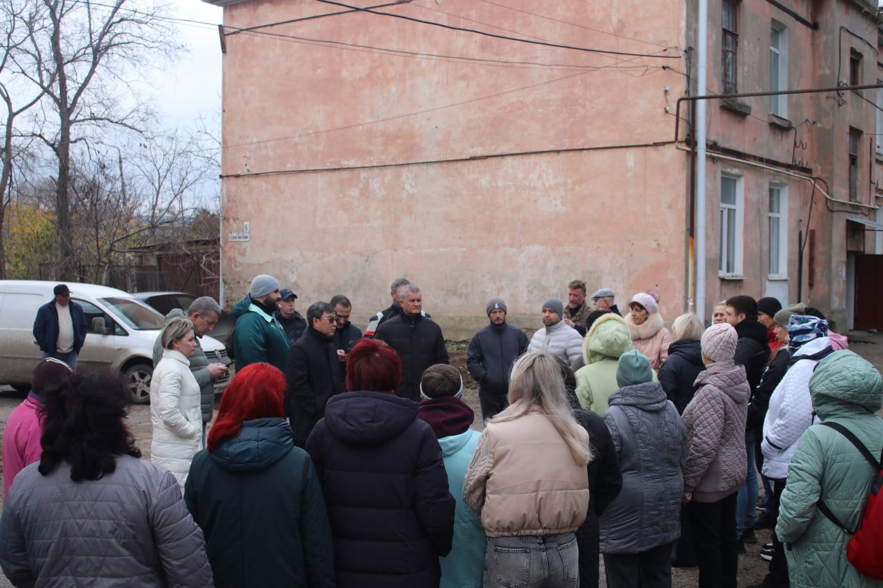 Владимир Ким: Сегодня с коллегами провели встречу с жильцами многоквартирных домов на улице Геологической Владимир Ким: Сегодня с коллегами провели встречу с жильцами многоквартирных домов на улице Геологической