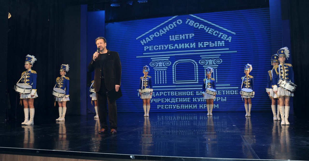 11 декабря 2025 года в Крымскотатарском государственном академическом музыкально-драматическом театре, состоялась торжественная церемония награждения победителей V юбилейного дистанционного конкурса видеопрезентаций... 11 декабря 2025 года в Крымскотатарском государственном академическом музыкально-драматическом театре, состоялась торжественная церемония награждения победителей V юбилейного дистанционного конкурса видеопрезентаций...