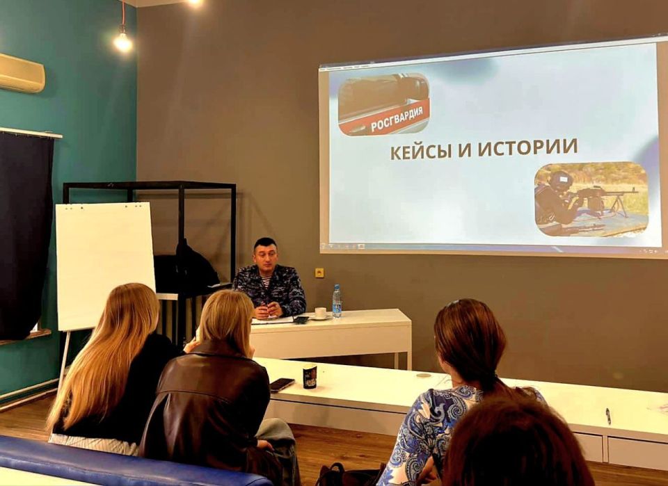 Росгвардия провела тренинги для студентов журфака МГУ Росгвардия провела тренинги для студентов журфака МГУ