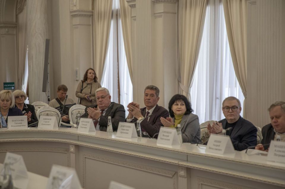 В Ливадийском дворце-музее состоялось традиционное заседание зимней сессии Ливадийского клуба В Ливадийском дворце-музее состоялось традиционное заседание зимней сессии Ливадийского клуба