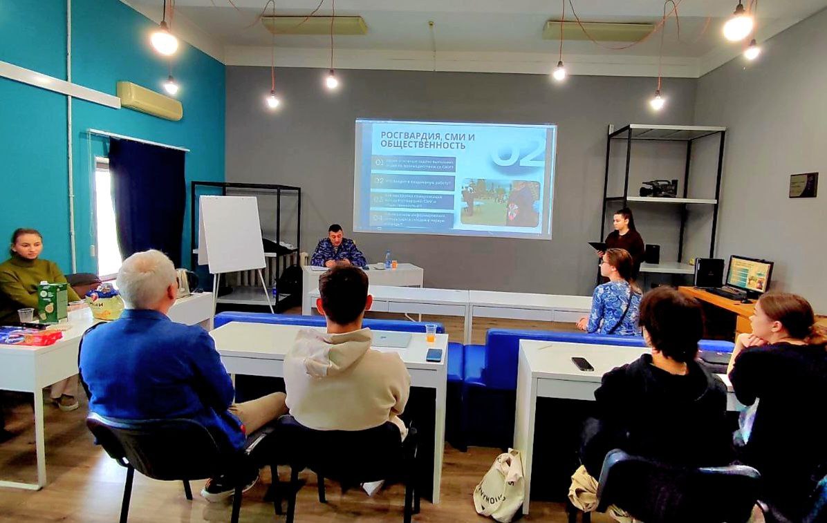 Росгвардия провела тренинги для студентов журфака МГУ Росгвардия провела тренинги для студентов журфака МГУ