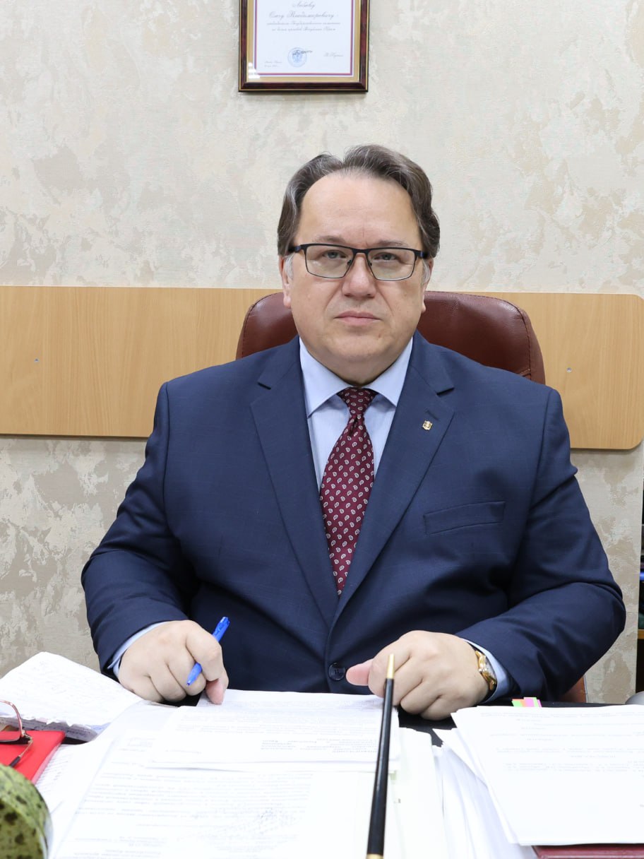 Александр Харламов: Сегодня свой день рождения отмечает Председатель Государственного комитета по делам архивов Республики Крым Олег Владимирович Лобов