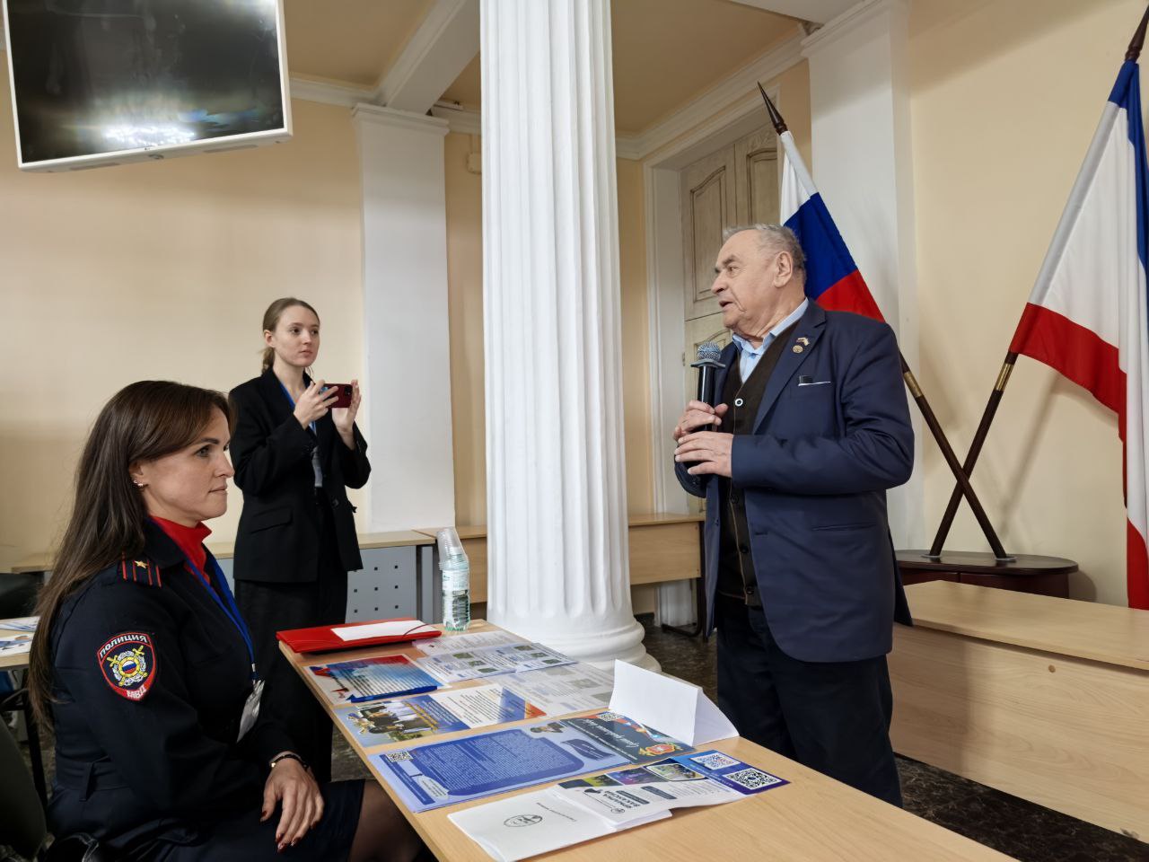 Заместитель министра юстиции Республики Крым Людмила Назаренко совместно с представителем кадровой службы министерства приняли участие в профориентационном мероприятии «Ярмарка вакансий», которое прошло на базе Крымского... Заместитель министра юстиции Республики Крым Людмила Назаренко совместно с представителем кадровой службы министерства приняли участие в профориентационном мероприятии «Ярмарка вакансий», которое прошло на базе Крымского...