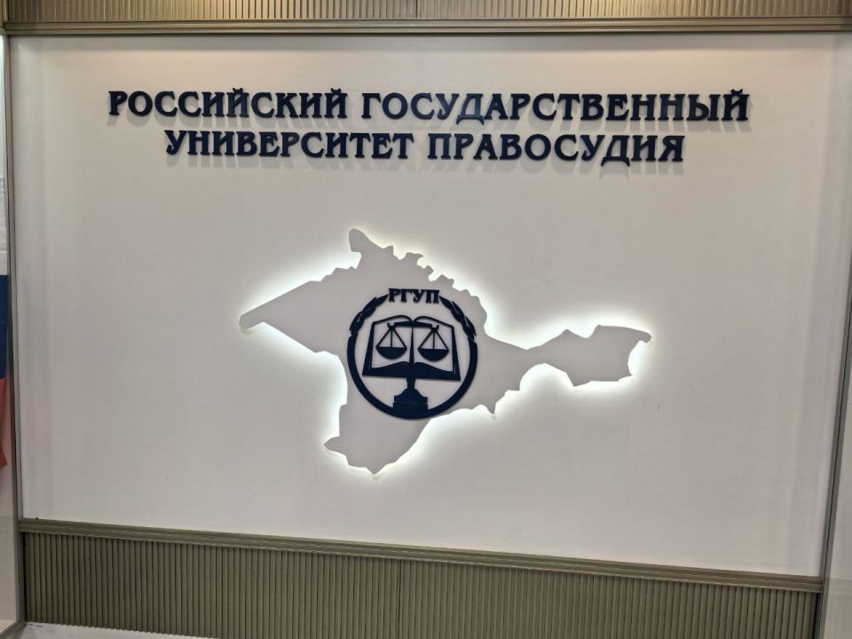 Заместитель министра юстиции Республики Крым Людмила Назаренко совместно с представителем кадровой службы министерства приняли участие в профориентационном мероприятии «Ярмарка вакансий», которое прошло на базе Крымского... Заместитель министра юстиции Республики Крым Людмила Назаренко совместно с представителем кадровой службы министерства приняли участие в профориентационном мероприятии «Ярмарка вакансий», которое прошло на базе Крымского...