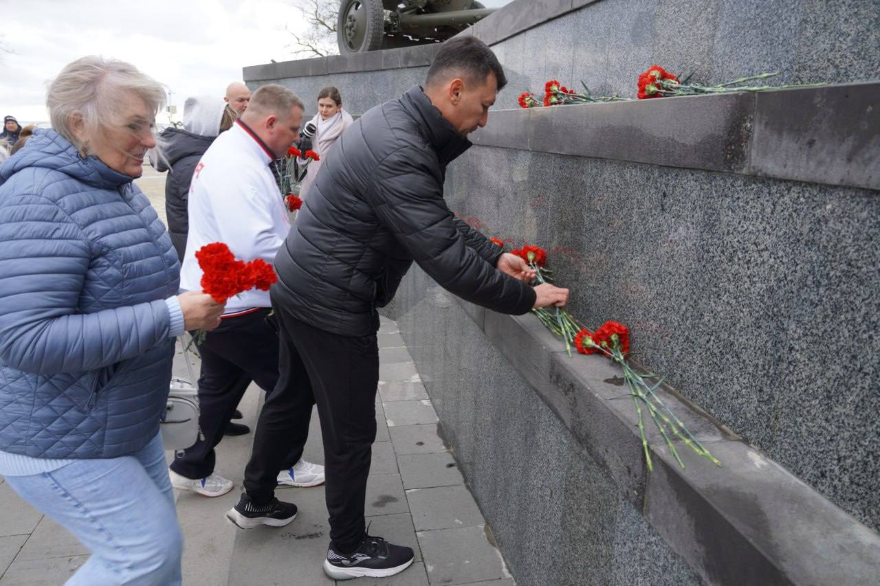 Ольга Торубарова: В рамках второго дня семинара-практикума «Мы вместе» для руководителей муниципальных городов и районов в сфере физической культуры и спорта состоялась церемония возложения цветов Ольга Торубарова: В рамках второго дня семинара-практикума «Мы вместе» для руководителей муниципальных городов и районов в сфере физической культуры и спорта состоялась церемония возложения цветов