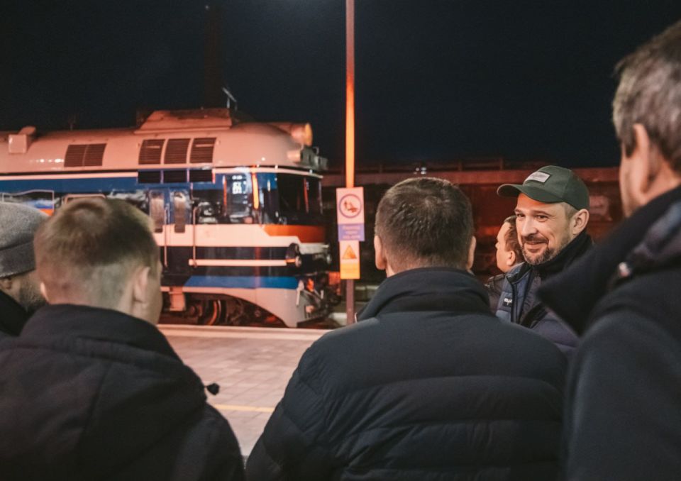 Министр транспорта посетил железнодорожный вокзал в Мариуполе Министр транспорта посетил железнодорожный вокзал в Мариуполе
