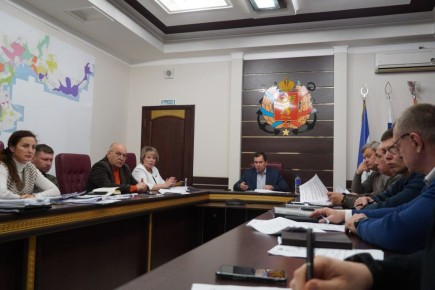 Новую неделю глава администрации Керчи Олег Каторгин начал с аппаратного совещания с заместителями, руководителями структурных подразделений администрации, на котором уделили внимание исполнительской дисциплине, выполнению...