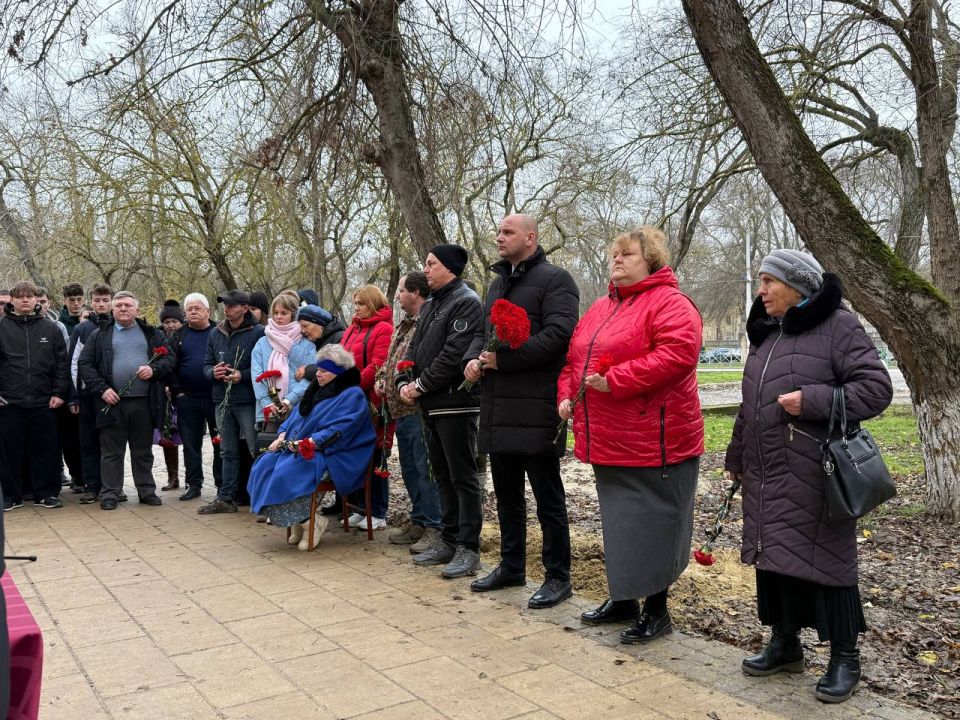 Две мемориальные доски в честь погибших в ходе спецоперации земляков открыли сегодня в Керчи Две мемориальные доски в честь погибших в ходе спецоперации земляков открыли сегодня в Керчи