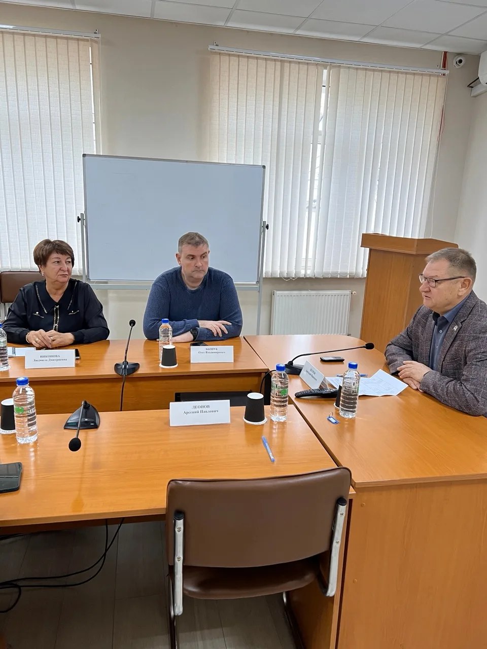 Под руководством председателя Общественного совета Анатолия Петрова в Министерстве жилищно-коммунального хозяйства Республики Крым прошло заседание Общественного совета Под руководством председателя Общественного совета Анатолия Петрова в Министерстве жилищно-коммунального хозяйства Республики Крым прошло заседание Общественного совета