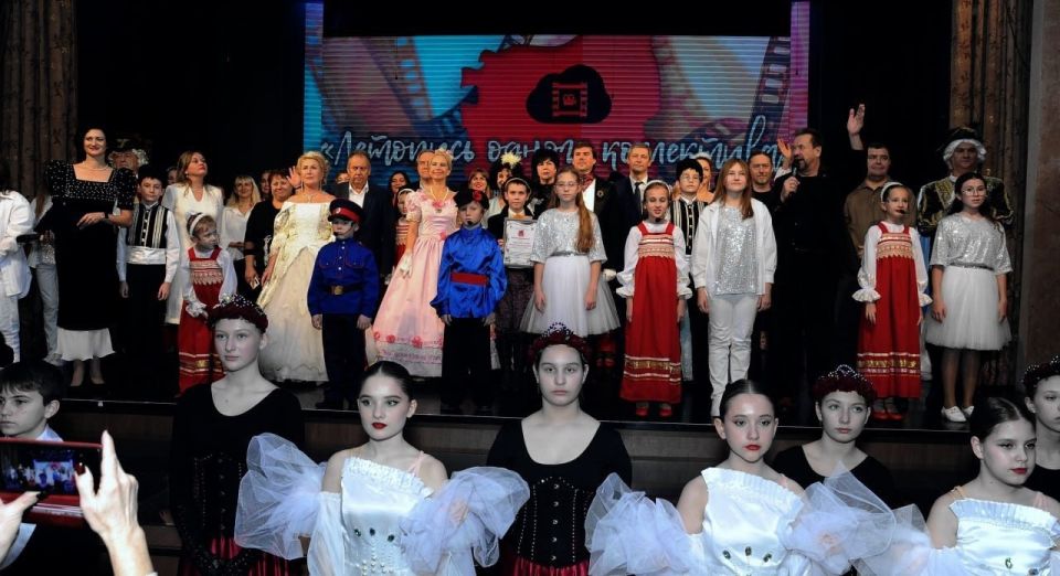 11 декабря в г. Симферополе в Крымскотатарском государственном академическом театре состоялось знаковое мероприятие - гала-концерт творческих коллективов Республики Крым, посвящённый 5-летнему юбилею дистанционного конкурса... 11 декабря в г. Симферополе в Крымскотатарском государственном академическом театре состоялось знаковое мероприятие - гала-концерт творческих коллективов Республики Крым, посвящённый 5-летнему юбилею дистанционного конкурса...