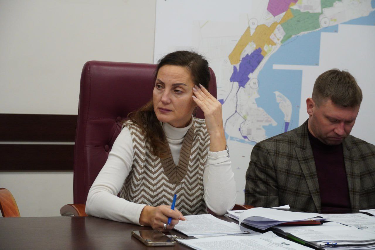 Новую неделю глава администрации Керчи Олег Каторгин начал с аппаратного совещания с заместителями, руководителями структурных подразделений администрации, на котором уделили внимание исполнительской дисциплине, выполнению... Новую неделю глава администрации Керчи Олег Каторгин начал с аппаратного совещания с заместителями, руководителями структурных подразделений администрации, на котором уделили внимание исполнительской дисциплине, выполнению...