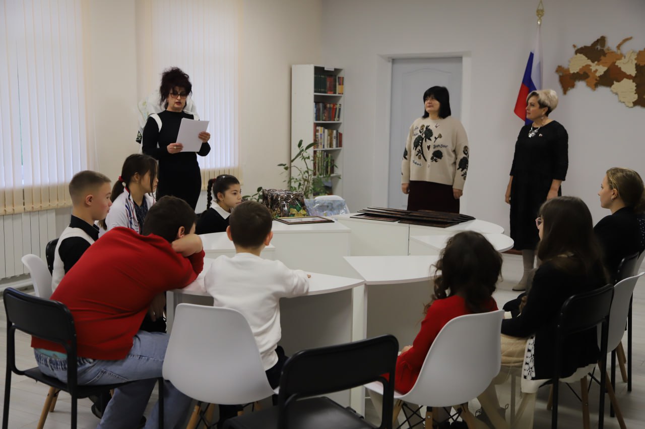 В библиотеке имени А. С. Пушкина в Бахчисарае состоялось торжественное поздравление дипломантов 12-той ежегодного конкура на соискание премии общественного признания «ПРЕГРАД НЕТ» — знакового мероприятия, направленного на... В библиотеке имени А. С. Пушкина в Бахчисарае состоялось торжественное поздравление дипломантов 12-той ежегодного конкура на соискание премии общественного признания «ПРЕГРАД НЕТ» — знакового мероприятия, направленного на...