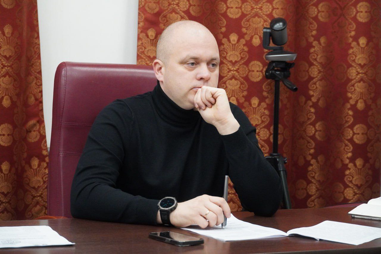 Новую неделю глава администрации Керчи Олег Каторгин начал с аппаратного совещания с заместителями, руководителями структурных подразделений администрации, на котором уделили внимание исполнительской дисциплине, выполнению... Новую неделю глава администрации Керчи Олег Каторгин начал с аппаратного совещания с заместителями, руководителями структурных подразделений администрации, на котором уделили внимание исполнительской дисциплине, выполнению...