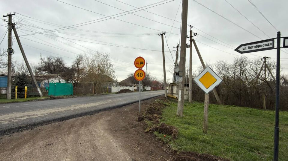 Антон Кравец: Благодаря программе Российской Федерации "Развитие транспортно-дорожного комплекса Республики Крым ", направленной на улучшение качества автомобильных дорог на территории полуострова, в нашем районе ведутся...