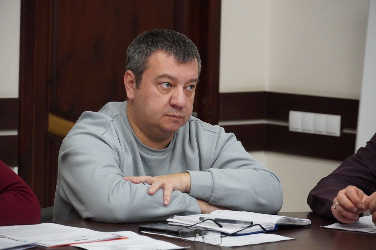 Новую неделю глава администрации Керчи Олег Каторгин начал с аппаратного совещания с заместителями, руководителями структурных подразделений администрации, на котором уделили внимание исполнительской дисциплине, выполнению... Новую неделю глава администрации Керчи Олег Каторгин начал с аппаратного совещания с заместителями, руководителями структурных подразделений администрации, на котором уделили внимание исполнительской дисциплине, выполнению...