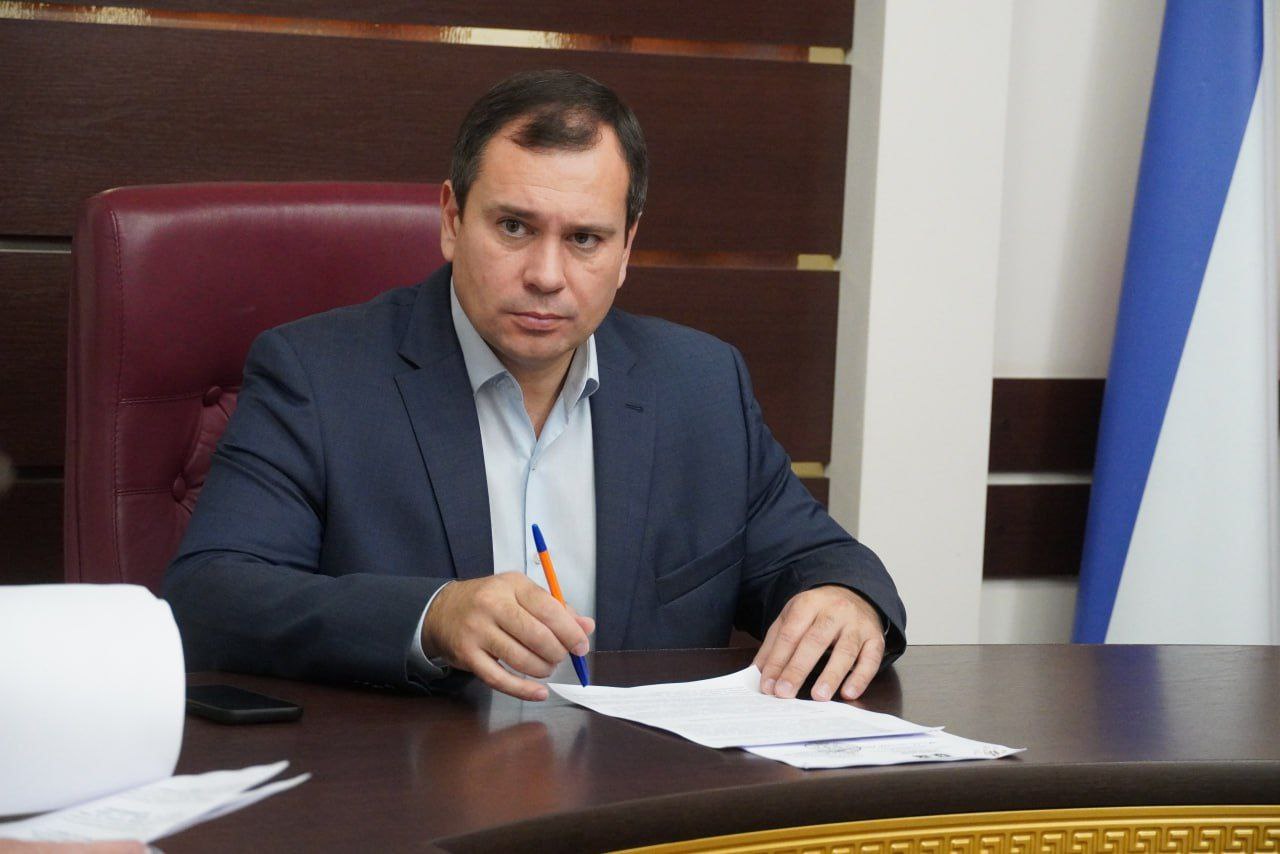 Новую неделю глава администрации Керчи Олег Каторгин начал с аппаратного совещания с заместителями, руководителями структурных подразделений администрации, на котором уделили внимание исполнительской дисциплине, выполнению... Новую неделю глава администрации Керчи Олег Каторгин начал с аппаратного совещания с заместителями, руководителями структурных подразделений администрации, на котором уделили внимание исполнительской дисциплине, выполнению...