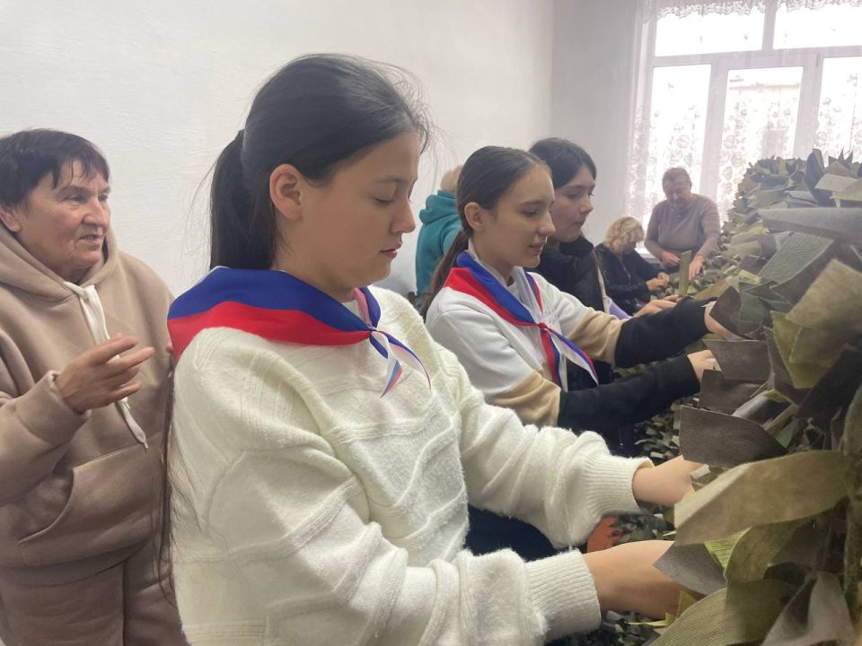 Антон Кравец: Нижнегорский район, а именно школа в с.Дрофино, сделали еще один уверенный шаг в патриотическом направлении - благодаря волонтерам организации «Весточка иZ Крыма» в общеобразовательном учреждении появилась... Антон Кравец: Нижнегорский район, а именно школа в с.Дрофино, сделали еще один уверенный шаг в патриотическом направлении - благодаря волонтерам организации «Весточка иZ Крыма» в общеобразовательном учреждении появилась...