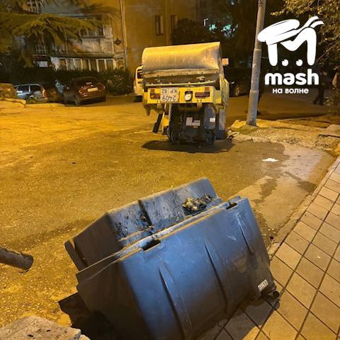 Поздравляем эту женщину из Ялты со вторым днём рождения: её чуть не снёс каток на Красных Партизан Поздравляем эту женщину из Ялты со вторым днём рождения: её чуть не снёс каток на Красных Партизан