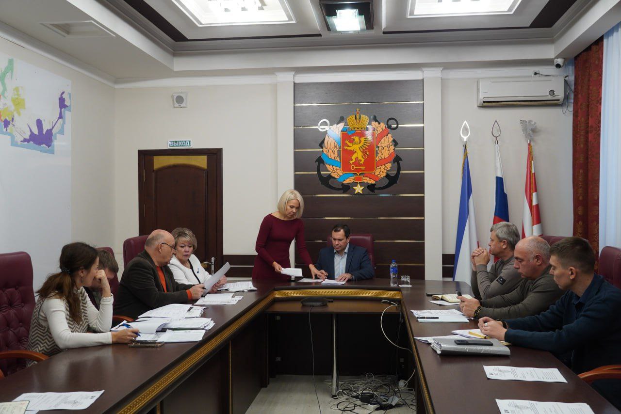 Новую неделю глава администрации Керчи Олег Каторгин начал с аппаратного совещания с заместителями, руководителями структурных подразделений администрации, на котором уделили внимание исполнительской дисциплине, выполнению... Новую неделю глава администрации Керчи Олег Каторгин начал с аппаратного совещания с заместителями, руководителями структурных подразделений администрации, на котором уделили внимание исполнительской дисциплине, выполнению...