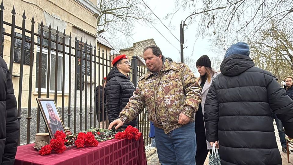 Две мемориальные доски в честь погибших в ходе спецоперации земляков открыли сегодня в Керчи Две мемориальные доски в честь погибших в ходе спецоперации земляков открыли сегодня в Керчи
