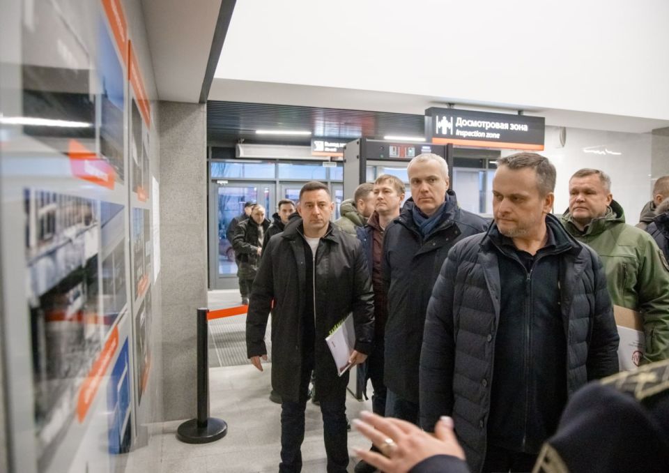 Министр транспорта посетил железнодорожный вокзал в Мариуполе Министр транспорта посетил железнодорожный вокзал в Мариуполе