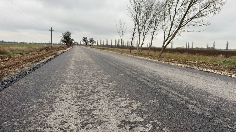 Антон Кравец: Благодаря программе Российской Федерации "Развитие транспортно-дорожного комплекса Республики Крым ", направленной на улучшение качества автомобильных дорог на территории полуострова, в нашем районе ведутся... Антон Кравец: Благодаря программе Российской Федерации "Развитие транспортно-дорожного комплекса Республики Крым ", направленной на улучшение качества автомобильных дорог на территории полуострова, в нашем районе ведутся...