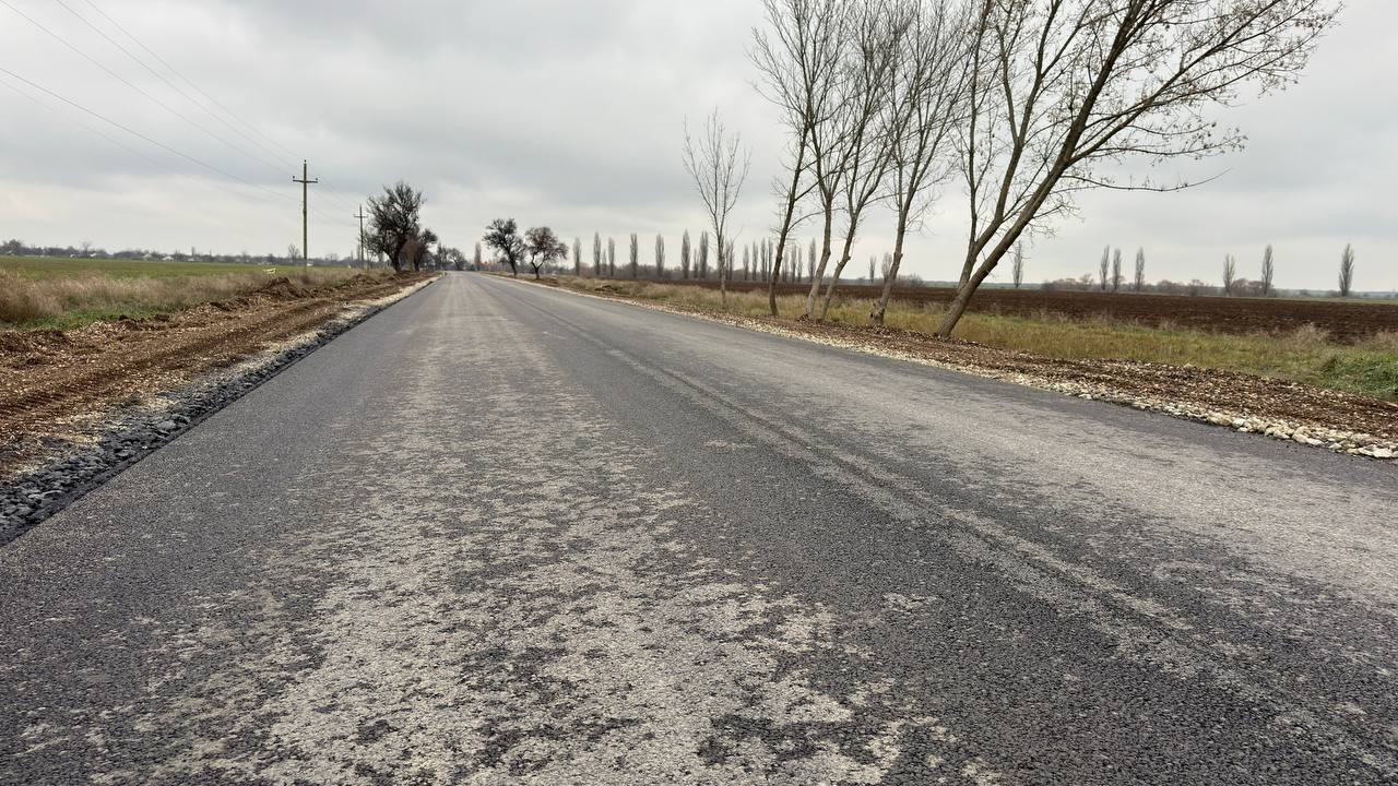 Антон Кравец: Благодаря программе Российской Федерации "Развитие транспортно-дорожного комплекса Республики Крым ", направленной на улучшение качества автомобильных дорог на территории полуострова, в нашем районе ведутся... Антон Кравец: Благодаря программе Российской Федерации "Развитие транспортно-дорожного комплекса Республики Крым ", направленной на улучшение качества автомобильных дорог на территории полуострова, в нашем районе ведутся...