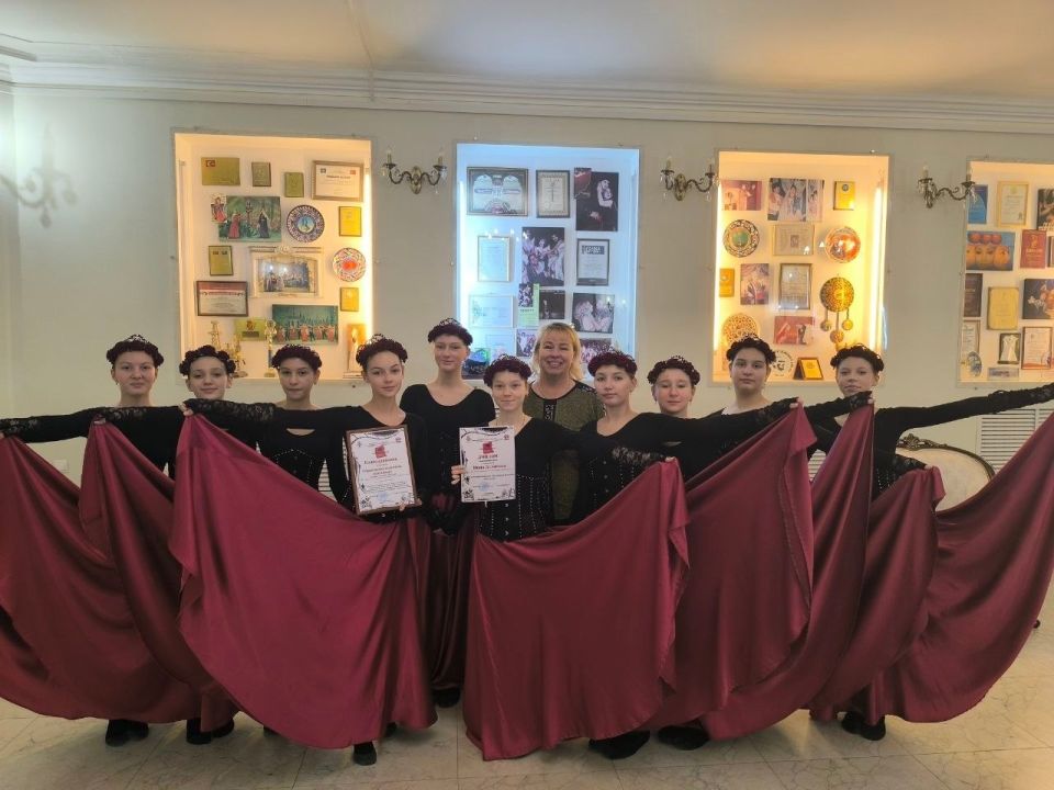 11 декабря в г. Симферополе в Крымскотатарском государственном академическом театре состоялось знаковое мероприятие - гала-концерт творческих коллективов Республики Крым, посвящённый 5-летнему юбилею дистанционного конкурса... 11 декабря в г. Симферополе в Крымскотатарском государственном академическом театре состоялось знаковое мероприятие - гала-концерт творческих коллективов Республики Крым, посвящённый 5-летнему юбилею дистанционного конкурса...