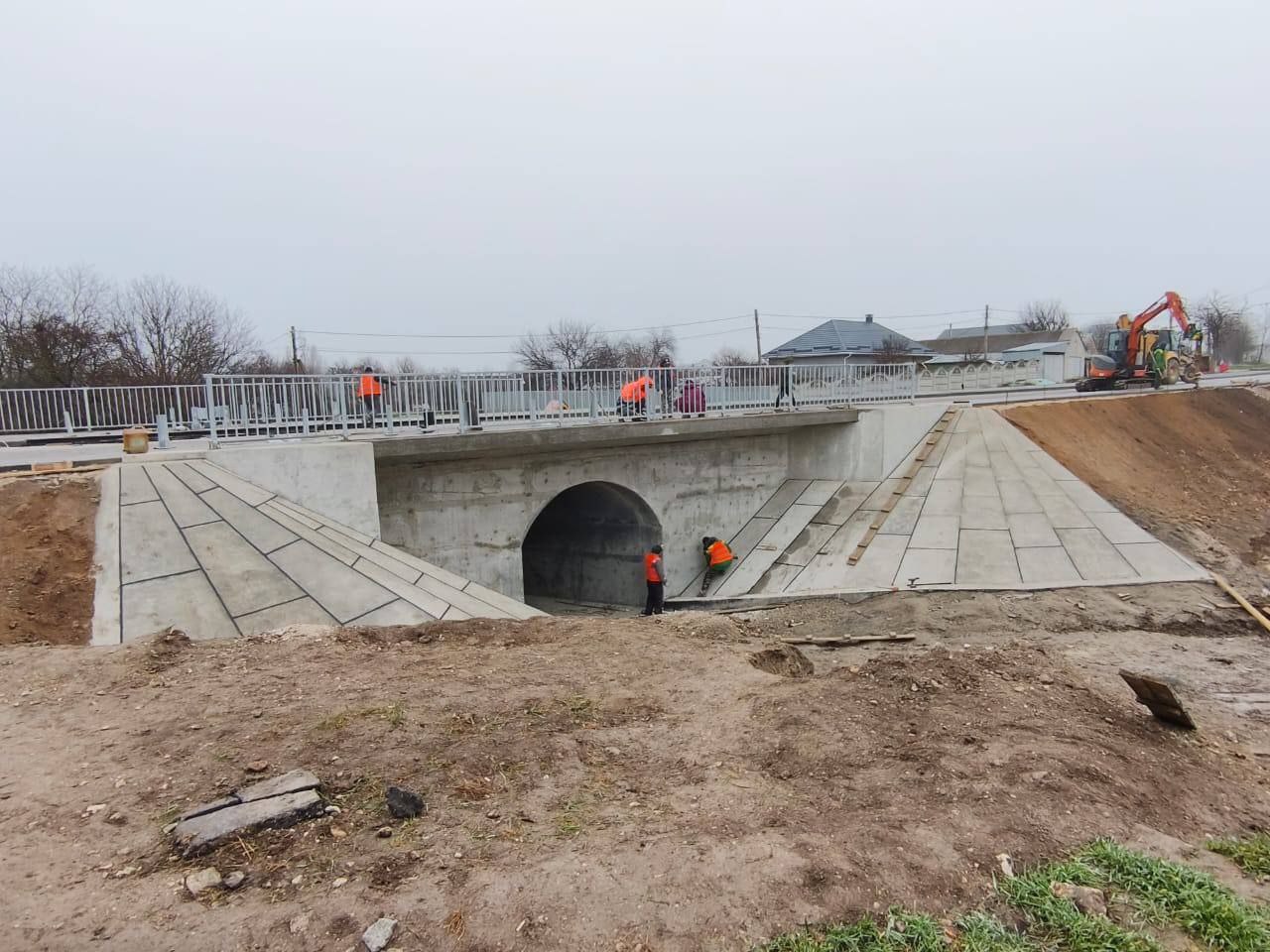 В Крыму ремонтируют мост на автодороге Ударное — Красногорское