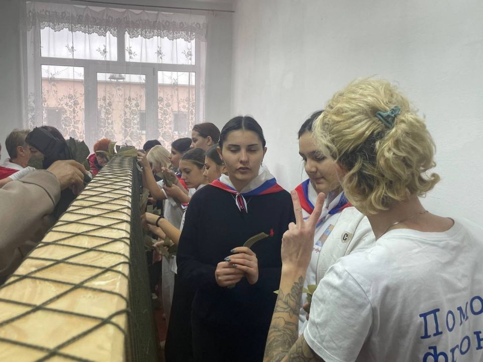 Антон Кравец: Нижнегорский район, а именно школа в с.Дрофино, сделали еще один уверенный шаг в патриотическом направлении - благодаря волонтерам организации «Весточка иZ Крыма» в общеобразовательном учреждении появилась... Антон Кравец: Нижнегорский район, а именно школа в с.Дрофино, сделали еще один уверенный шаг в патриотическом направлении - благодаря волонтерам организации «Весточка иZ Крыма» в общеобразовательном учреждении появилась...