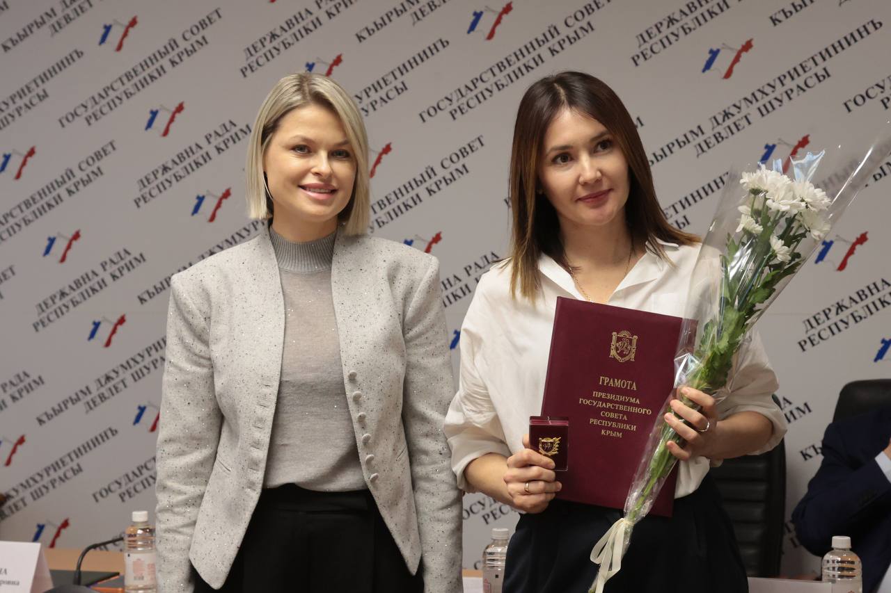 Сегодня, перед началом планового заседания Комитета, при участии Вице-Премьера Правительства Республики Крым Анны Анюхиной состоялось торжественное награждение сотрудников ГАУ «Распорядительная дирекция имущества Республики... Сегодня, перед началом планового заседания Комитета, при участии Вице-Премьера Правительства Республики Крым Анны Анюхиной состоялось торжественное награждение сотрудников ГАУ «Распорядительная дирекция имущества Республики...