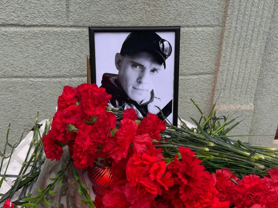 Две мемориальные доски в честь погибших в ходе спецоперации земляков открыли сегодня в Керчи Две мемориальные доски в честь погибших в ходе спецоперации земляков открыли сегодня в Керчи