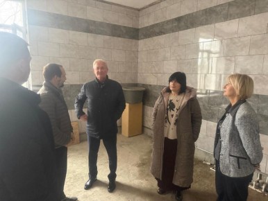 Анжелика Ястребова: В рамках рабочего визита с депутатом Госсовета Крыма Василием Рогатиным и первым заместителем Энвером Аблаевым мы посетили Скалистовскую среднюю общеобразовательную школу имени Лиморенко Павла...