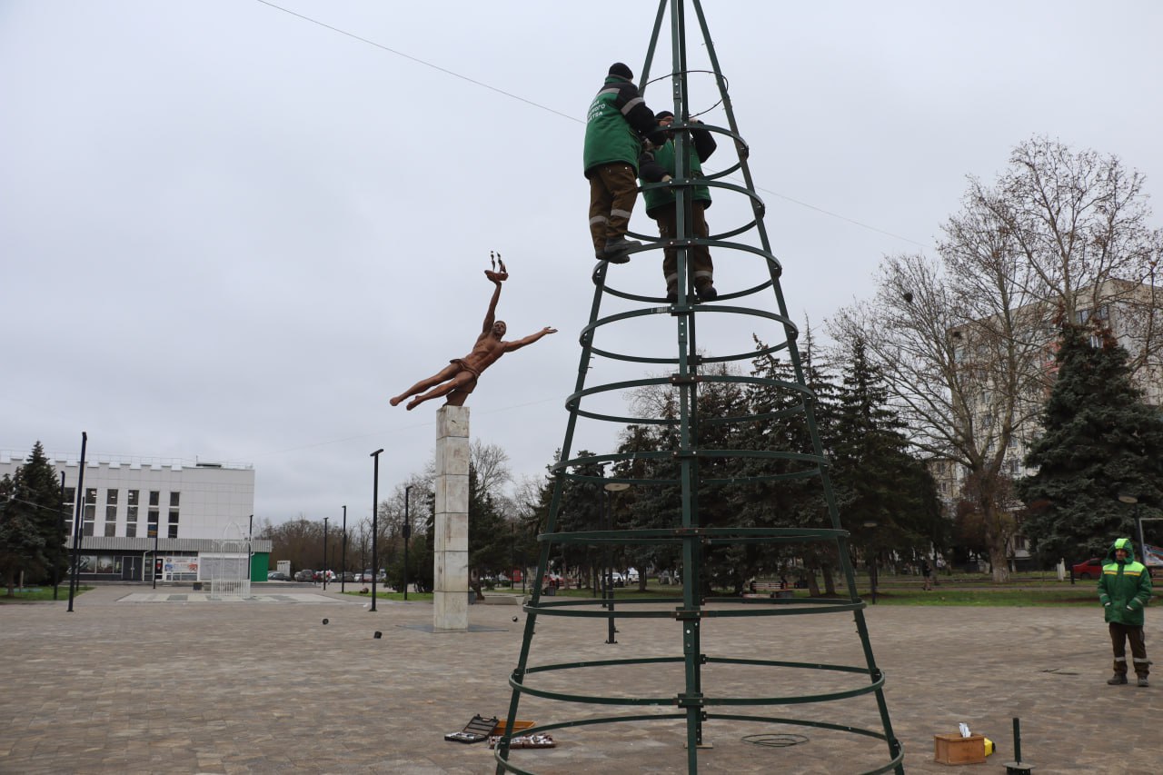 Керчь готовится к Новому году Керчь готовится к Новому году